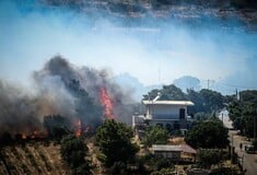 Φωτιά στην Ραφήνα: Σε επιφυλακή παραμένουν ισχυρές πυροσβεστικές δυνάμεις