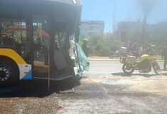 Βούλα: Τροχαίο με δύο λεωφορεία - Τουλάχιστον 10 τραυματίες
