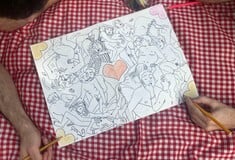 Colouring Books για την GenZ: Χρωματίζοντας ένα καλοκαιρινό όργιο