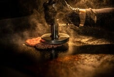 To ζουμερό smash burger του Smashtag ξεκίνησε από ένα ταξίδι δυο Ιταλών στην Αμερική