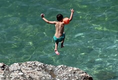 Καιρός - Τσατραφύλλιας: Έρχεται «εντυπωσιακή βουτιά» του υδραργύρου και ακολουθεί νέα θερμή εισβολή 