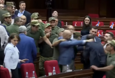 Ένταση στο Κοινοβούλιο της Αρμενίας: Συμπλοκή και κατηγορίες για πραξικόπημα