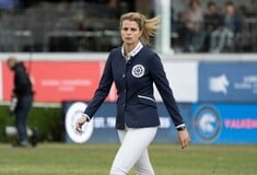 Σπάνια εμφάνιση της Αθηνάς Ωνάση σε gala στο Παρίσι