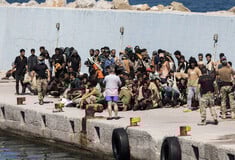 Αυξάνονται οι ροές μεταναστών σε Κρήτη και Γαύδο: Στη Λιβύη Πλεύρης και Ευρωπαίοι για συνομιλίες με Ντμπέιμπα - Χαφτάρ