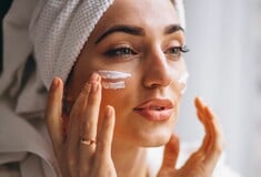 Skincare: Τα κορυφαία συστατικά για ακμή, λιπαρότητα, ρυτίδες και άλλες δερματικές ιδιομορφίες 