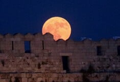 Πανσέληνος Ιουλίου: Οι πρώτες εντυπωσιακές φωτογραφίες από το «Φεγγάρι του Ελαφιού»