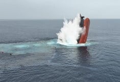 Ερυθρά θάλασσα: Δύο μέλη της ασφάλειας του ελληνόκτητου Eternity C διασώθηκαν σχεδόν 48 ώρες μετά την επίθεση των Χούτι