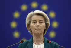 Η δεύτερη θητεία της Ούρσουλα φον ντερ Λάιεν ξεκινά με πολιτικές αναταράξεις