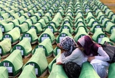 30 χρόνια από τη σφαγή της Σρεμπρένιτσα: Θύματα συνεχίζουν να ενταφιάζονται, η ΕΕ συνεχίζει να υπόσχεται