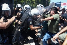 Ένταση και δακρυγόνα έξω από τη σύνοδο των πρυτάνεων