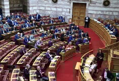 Βουλή: Υπερψηφίστηκε η τροπολογία για το μεταναστευτικό με 177 «ναι»