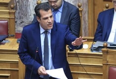 Ο Πλεύρης στοχοποιεί τους μετανάστες στη Βουλη: «Τέλος το παραμύθι με τις μωρομάνες»