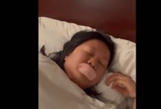 Mouth taping: Οι ειδικοί προειδοποιούν για το trend που υπόσχεται καλύτερο ύπνο και ομορφότερο πρόσωπο