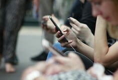 ΕΕ: Ανοίγει ο δρόμος για γονικό έλεγχο και όρια ηλικίας στα social media - Οι οδηγίες της Κομισιόν