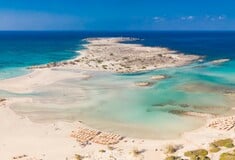 Η Corona γιορτάζει 100 χρόνια This is living σε τρεις εμβληματικές ελληνικές παραλίες