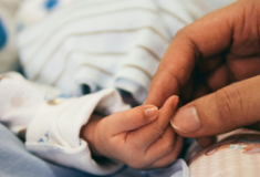 Χαλκιδική: Από ξηρό καρπό πνίγηκε το 15 μηνών βρέφος