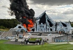 Η σκηνή του Tomorrowland τυλίχτηκε στις φλόγες λίγο πριν την έναρξη του φεστιβάλ