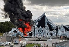 Η σκηνή του Tomorrowland τυλίχτηκε στις φλόγες λίγο πριν την έναρξη του φεστιβάλ