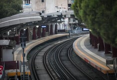 Φωτιά στα Άνω Πατήσια – Καπνοί στην περιοχή κοντά στη στάση του ΗΣΑΠ