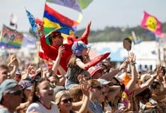 Glastonbury 2025: Πώς έζησα για πρώτη φορά το πιο θρυλικό μουσικό φεστιβάλ στον πλανήτη
