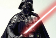 Star Wars: Σε δημοπρασία το εμβληματικό φωτόσπαθο του Darth Vader 