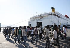 Στο Λαύριο οι 247 μετανάστες που έφτασαν στη Γαύδο 