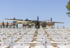 Reuters: Οι Έλληνες πενθούν, οι Τούρκοι γιορτάζουν την επέτειο της εισβολής που δίχασε την Κύπρο 
