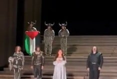 Βασιλική Όπερα Λονδίνου: Μέλος του θιάσου άνοιξε την παλαιστινιακή σημαία επάνω στη σκηνή