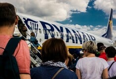 H Ryanair θα αυξήσει τα μπόνους για όσους εντοπίζουν αποσκευές βαρύτερες από τα όρια