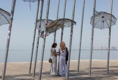 Ο καιρός σήμερα: «Καμίνι» η Ελλάδα με τον υδράργυρο στους 43 βαθμούς