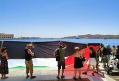 Στης Σύρας τα στενά 