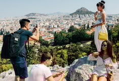 Τι βλέπει ο τουρίστας όταν εμείς βλέπoυμε απλώς την πόλη μας