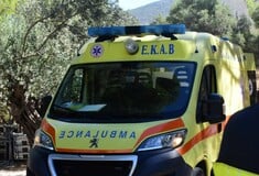 Τροχαίο στη Νίκαια: Αυτοκίνητο έπεσε σε πρόσοψη σούπερ μάρκετ - Τρεις τραυματίες
