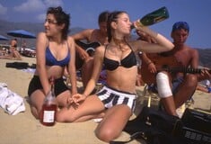Δύο κορίτσια από το Ισραήλ στην Ίο πριν από τριάντα χρόνια 