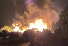Φωτιά σε εργοστάσιο ανακύκλωσης στο Αίγιο - Μήνυμα του 112