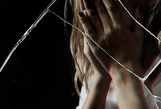 Βόλος: Κατηγορείται και για αιμομιξία η μητέρα που συνελήφθη για παιδική πορνογραφία με θύμα την ανήλικη κόρη της