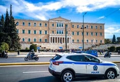 Γυναίκα αυτοπυρπολήθηκε έξω από την Αίγλη Ζαππείου