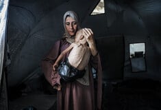 «Τράβηξα τη φωτογραφία ενώ λιμοκτονούσα κι ο ίδιος»: Η ιστορία της εικόνας-σύμβολο του λιμού στη Γάζα 