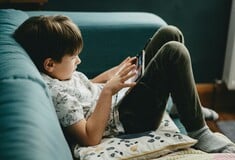 Μετά τη Βρετανία και στην Ευρώπη η επαλήθευση ηλικίας για την προστασία των παιδιών στο διαδίκτυο