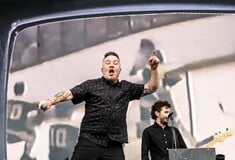 «Πρώτης τάξεως χαμένος» ο Τραμπ: Οι Dropkick Murphys τραγούδησαν δείχνοντας βίντεο του Αμερικανού πρόεδρου με τον Τζέφρι Έπσταιν