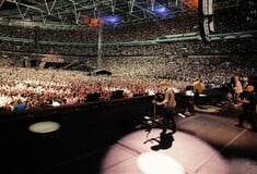 Oasis: Νεκρός άνδρας μετά την πτώση από κερκίδα στο στάδιο Wembley κατά τη διάρκεια συναυλίας