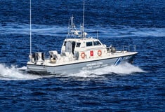 Εύβοια: Φέρι μποτ προσάραξε σε ξέρα στα Νέα Στύρα - Κατεβάζουν τους επιβάτες με βάρκες
