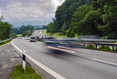 Γερμανία: Οδηγός καταγράφηκε να τρέχει με 321 χλμ/ώρα στην Autobahn - Του αφαιρέθηκε η άδεια για 3 μήνες