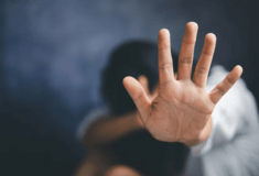 Θεσσαλονίκη: Ανήλικη κατήγγειλε ότι βιαζόταν παρουσία της μητέρας της