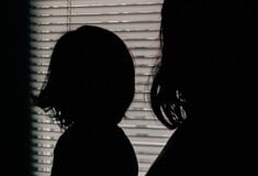 Βιασμός 10χρονης στη Θεσσαλονίκη: Δίωξη σε βαθμό κακουργήματος στη μητέρα της και τον σύντροφό της