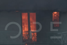 Live: Ανεξέλεγκτη η φωτιά στην Κερατέα - Καίγονται σπίτια, δεκάδες οι απεγκλωβισμοί