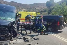 Ηράκλειο: Οκτώ τραυματίες σε σύγκρουση μίνι βαν στον ΒΟΑΚ – Ένας σε σοβαρή κατάσταση