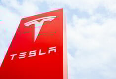 Η Tesla του Έλον Μασκ γίνεται πάροχος ηλεκτρικής ενέργειας στη Βρετανία 