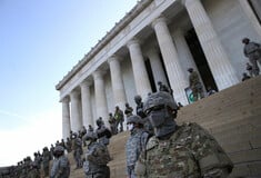 Ο Τραμπ θέτει την αστυνομία της Ουάσινγκτον υπό ομοσπονδιακό έλεγχο και κινητοποιεί την Εθνοφρουρά