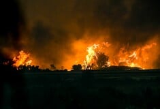 Εκτός ελέγχου η φωτιά στην Αχαΐα: Καίγονται σπίτια, απομακρύνονται χιλιάδες - Δύσκολο βράδυ με ισχυρούς ανέμους